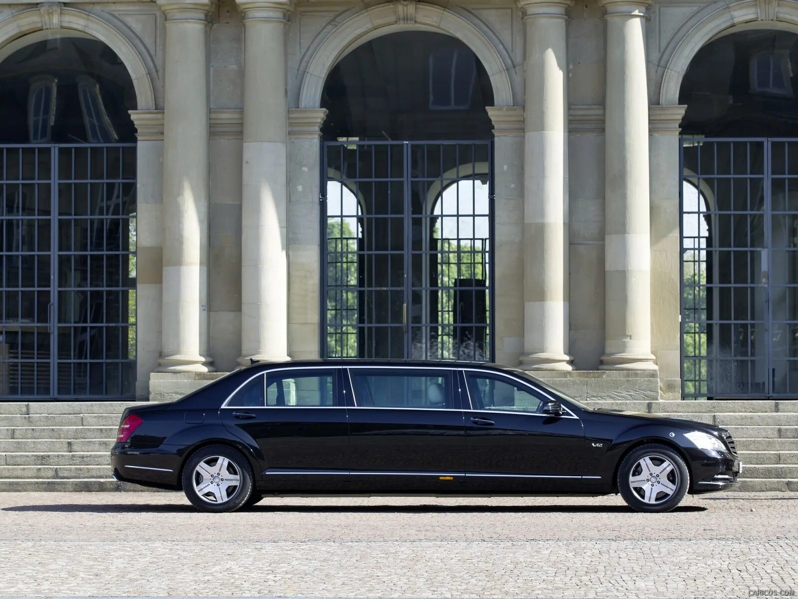 Мерседес пульман фото Neues Sonderschutzfahrzeug KLASSEN ® BUNKER VR8 Basis der Mercedes-Benz MAYBACH