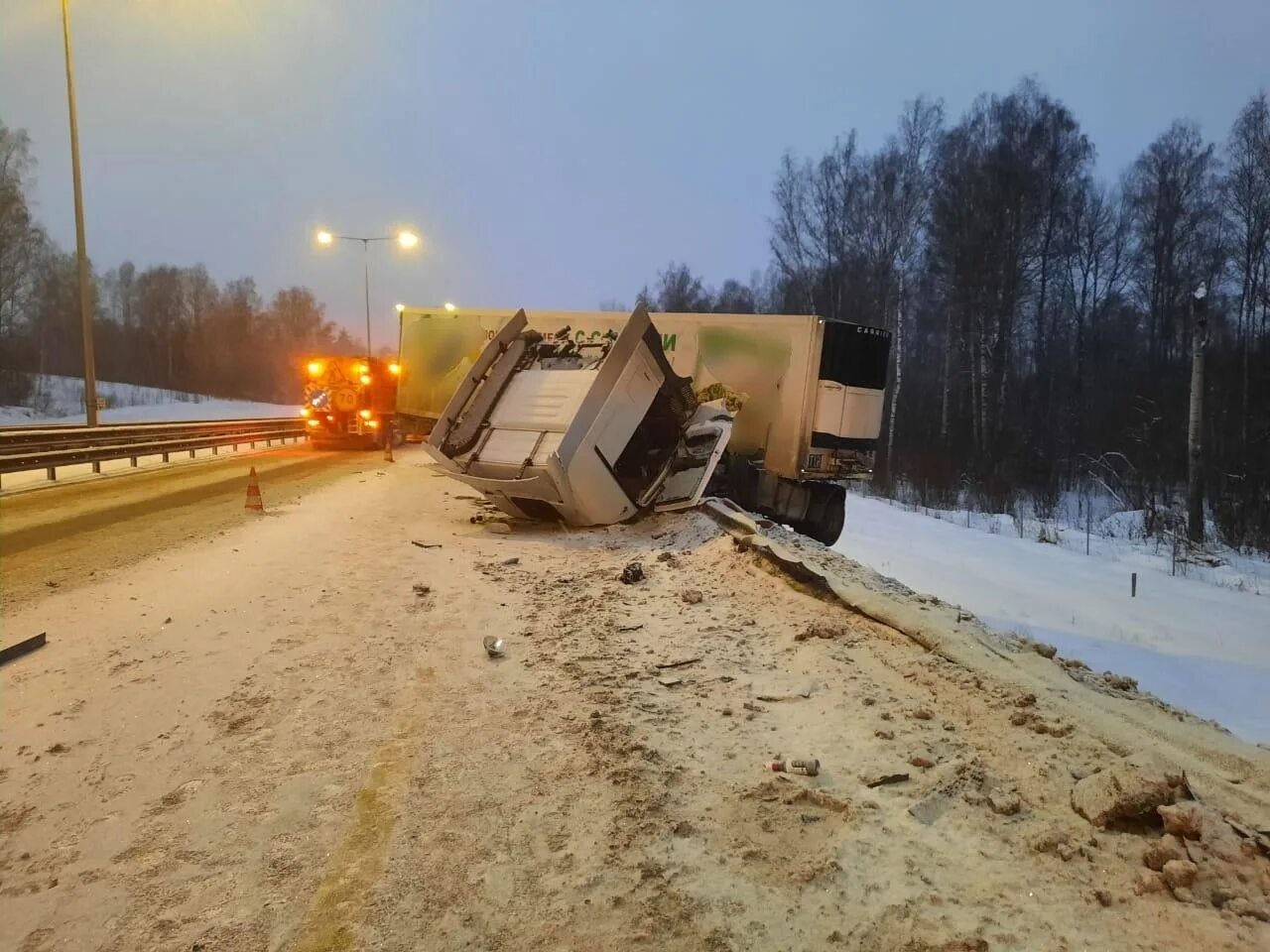 Дтп 11.01. Авария на трассе м10 в тверской области. авария на трассе м10 в тверской области сегодня. авария на м11 в тверской области. смертельное дтп в тверской области на трассе м11.