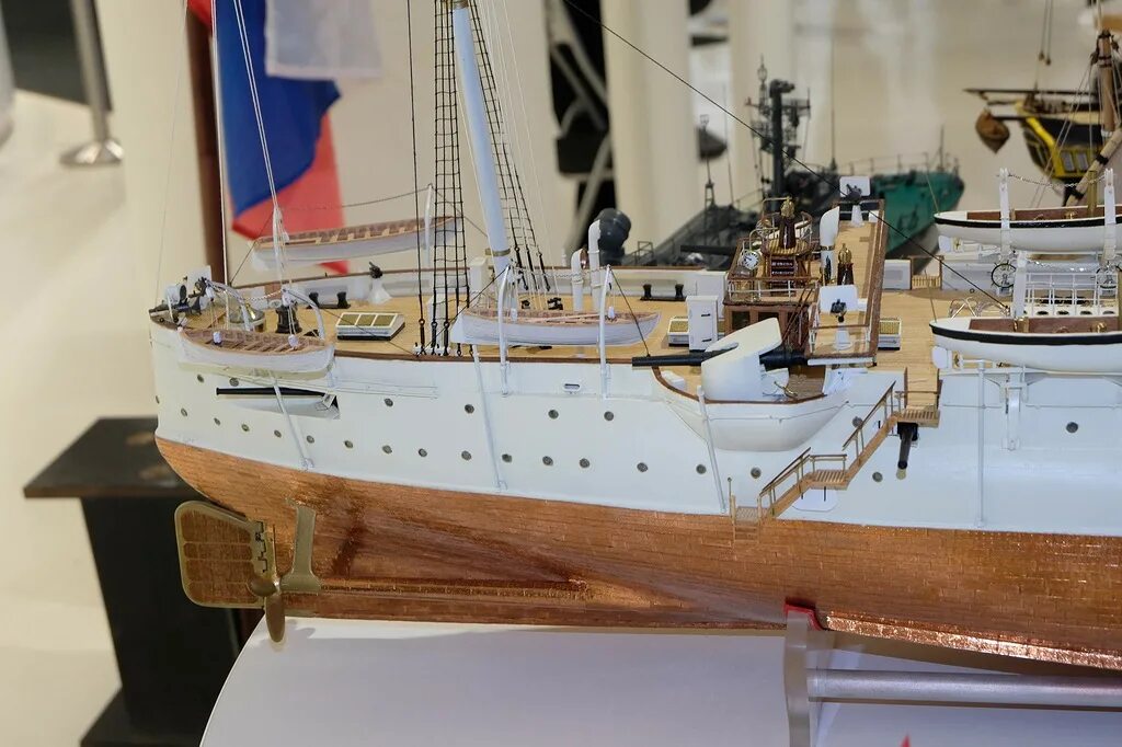 Модели верфь. Модель бригантины феникс из дерева. Евстафий плакида линейный корабль. Стапель ms 105 верфь на столе. Евгений епур великий князь константин.