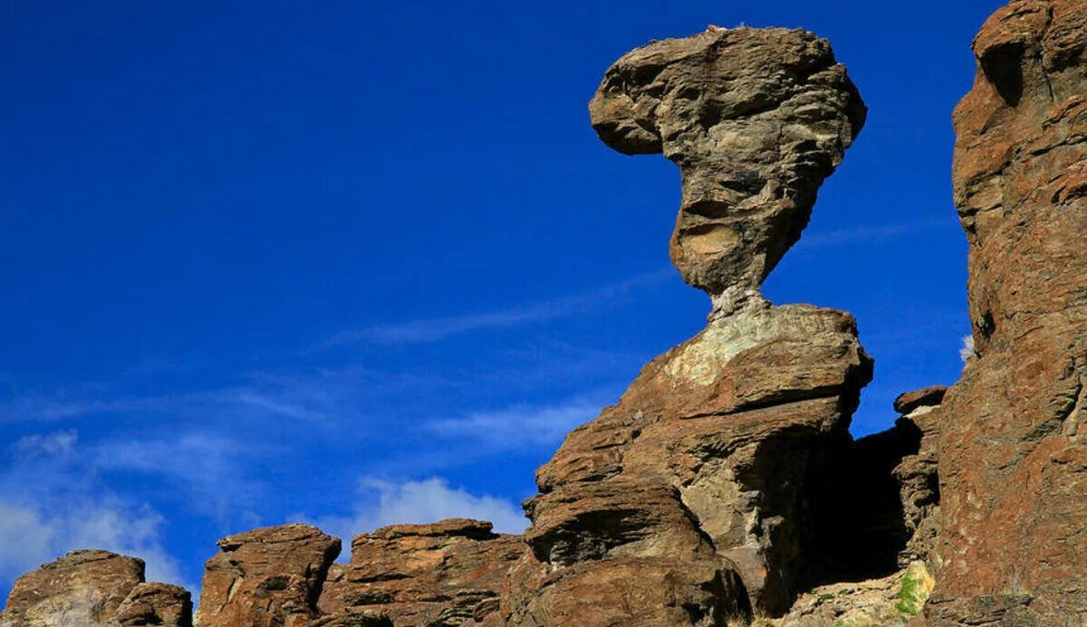 Чудом держится. Балансирующая скала Колорадо. Балансирующая скала в саду богов Колорадо. Балансирующие камни Адахо. Балансирующие камни Айдахо.