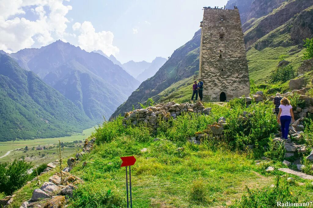 На неделю верхняя балкария. Кюнлюм верхняя Балкария. Аул Кюнлюм. Село верхняя Балкария. Археолого-туристический комплекс «верхняя Балкария».