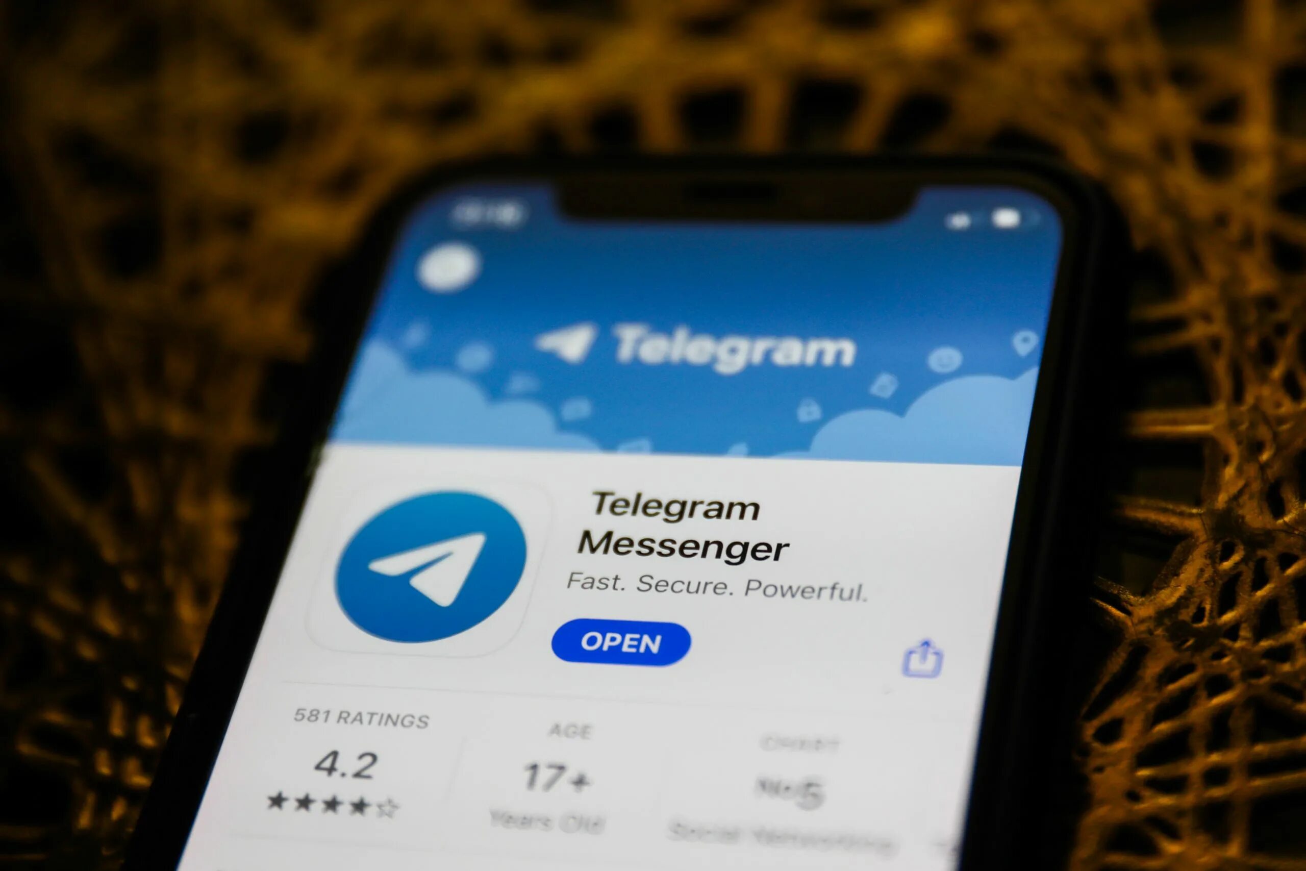 Телеграм год. Телеграм. Телеграм приложение. Возможности телеграм. Реклама в телеграм.