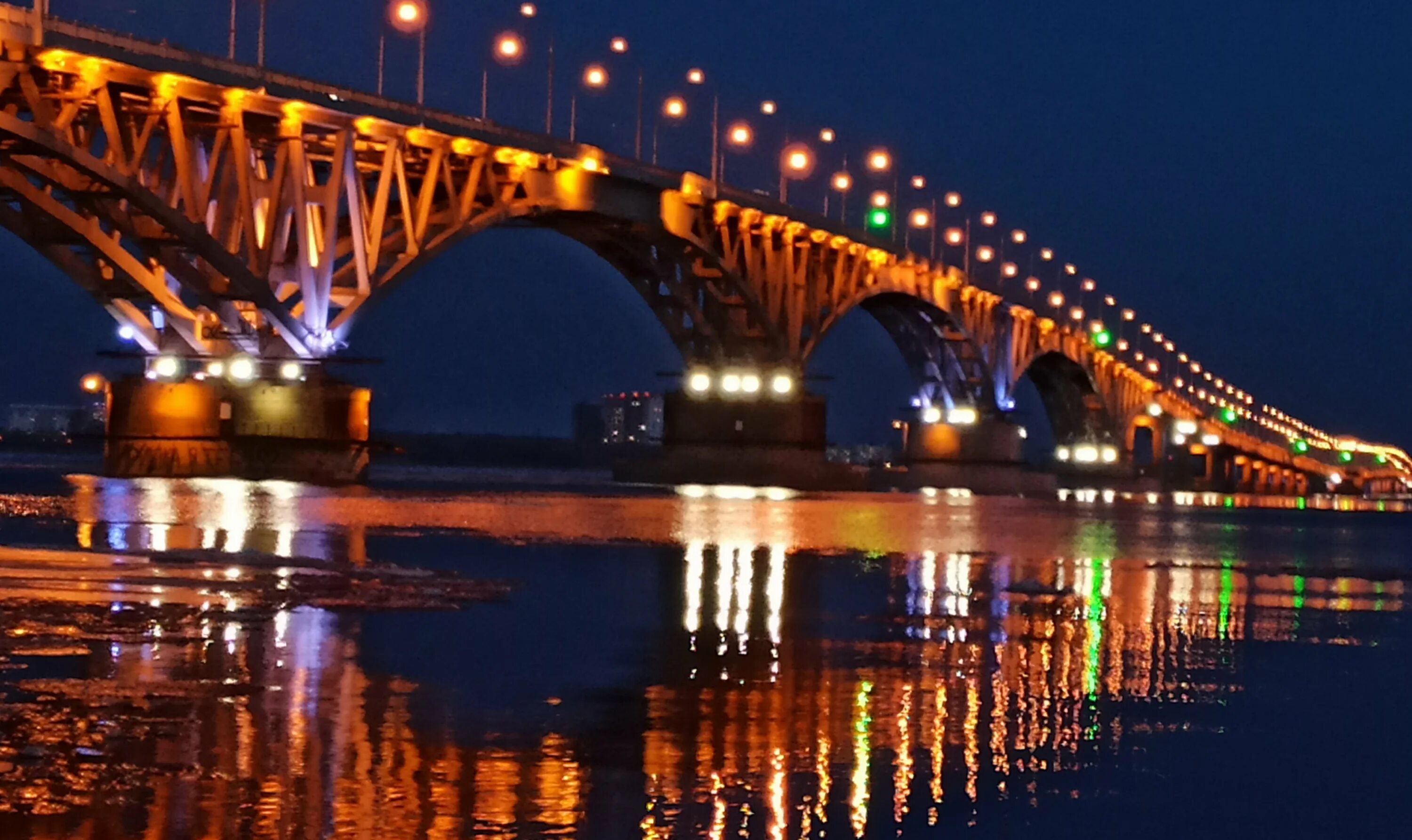 Энгельс мост через волгу. Саратовский мост с Энгельса. Саратов мост через Волгу Энгельс Саратов. Мост Саратов Энгельс ночной. Волга мост Саратов Энгельс.