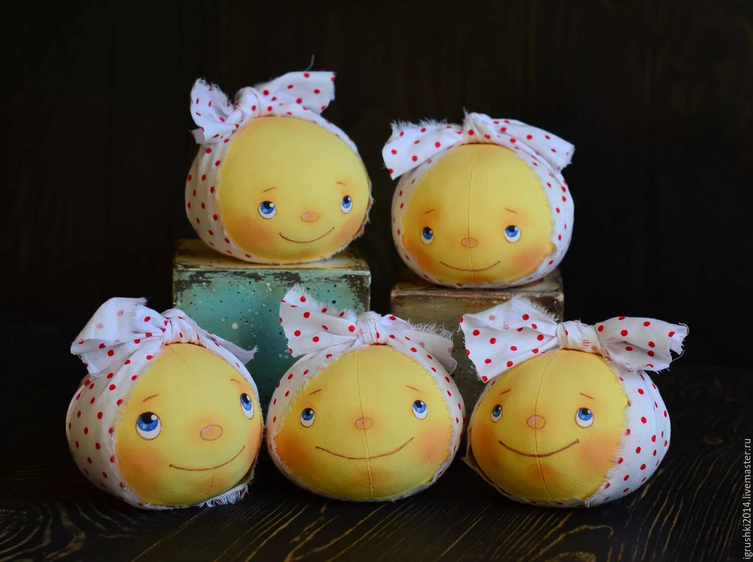 Елочная игрушка колобок. Поделка колобок из бросового материала. Набор елочных игрушек колобок. Поделка колобок своими руками. Мягкая игрушка колобок.