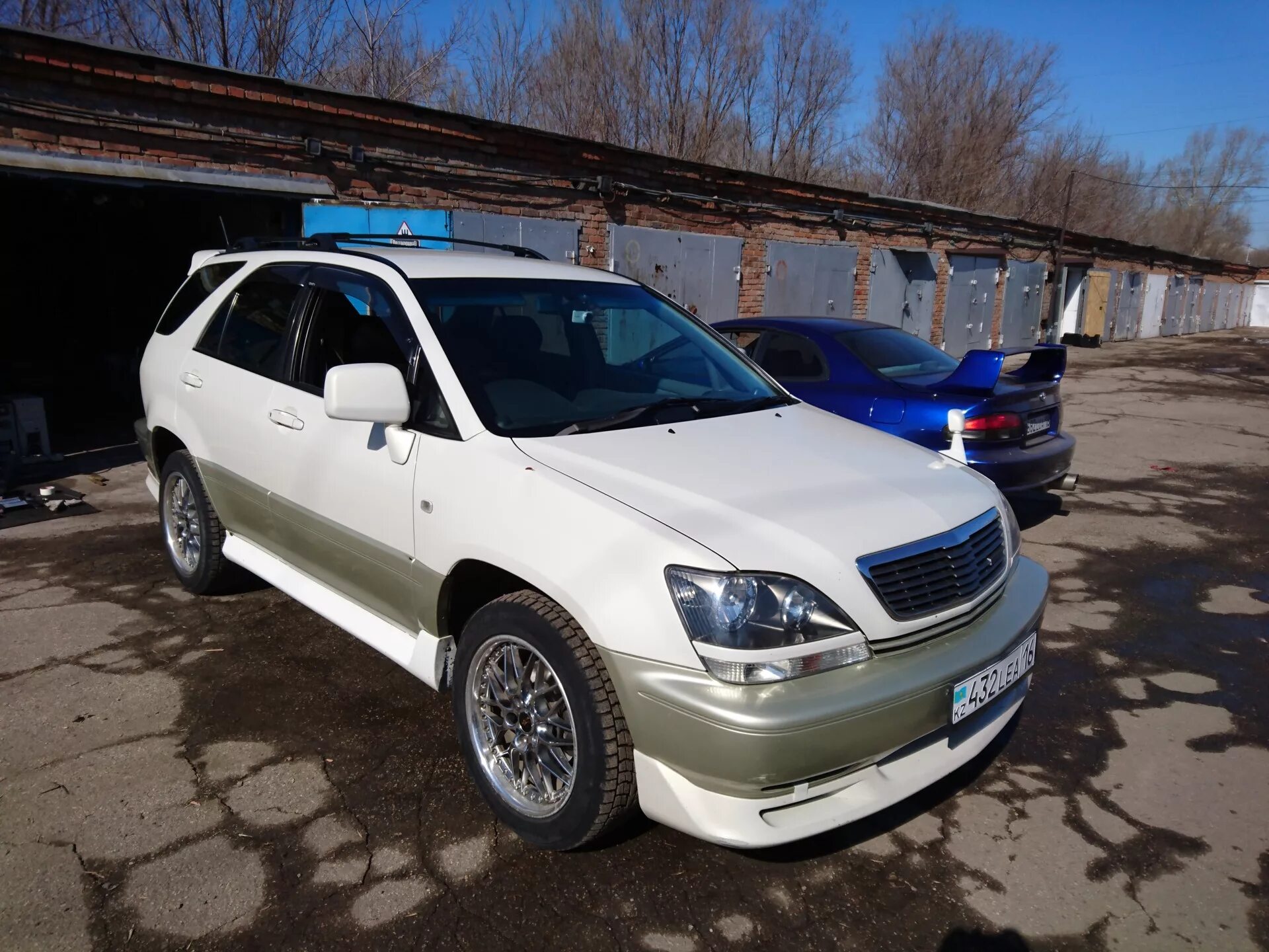 Купить харриер в иркутске. Тойота Харриер 2000 белый. Toyota Harrier 2000 Tuning. Тойота Харриер 2002 белый. Тойота Харриер 1 поколение.