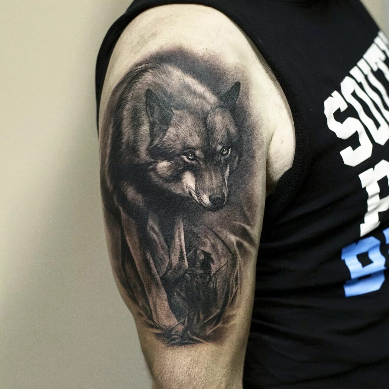 Волк на плечо мужские. Тату волк. Татуировки для мужчин на плече волк. Тату волка на плече мужские. Тату волк для мужчин.