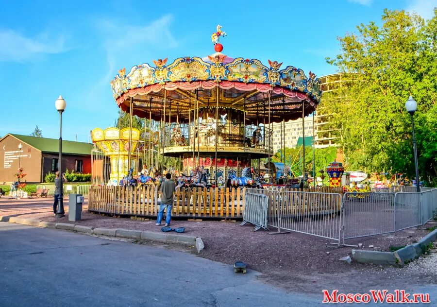 В ЦПКиО им. Горького. Аттракционы