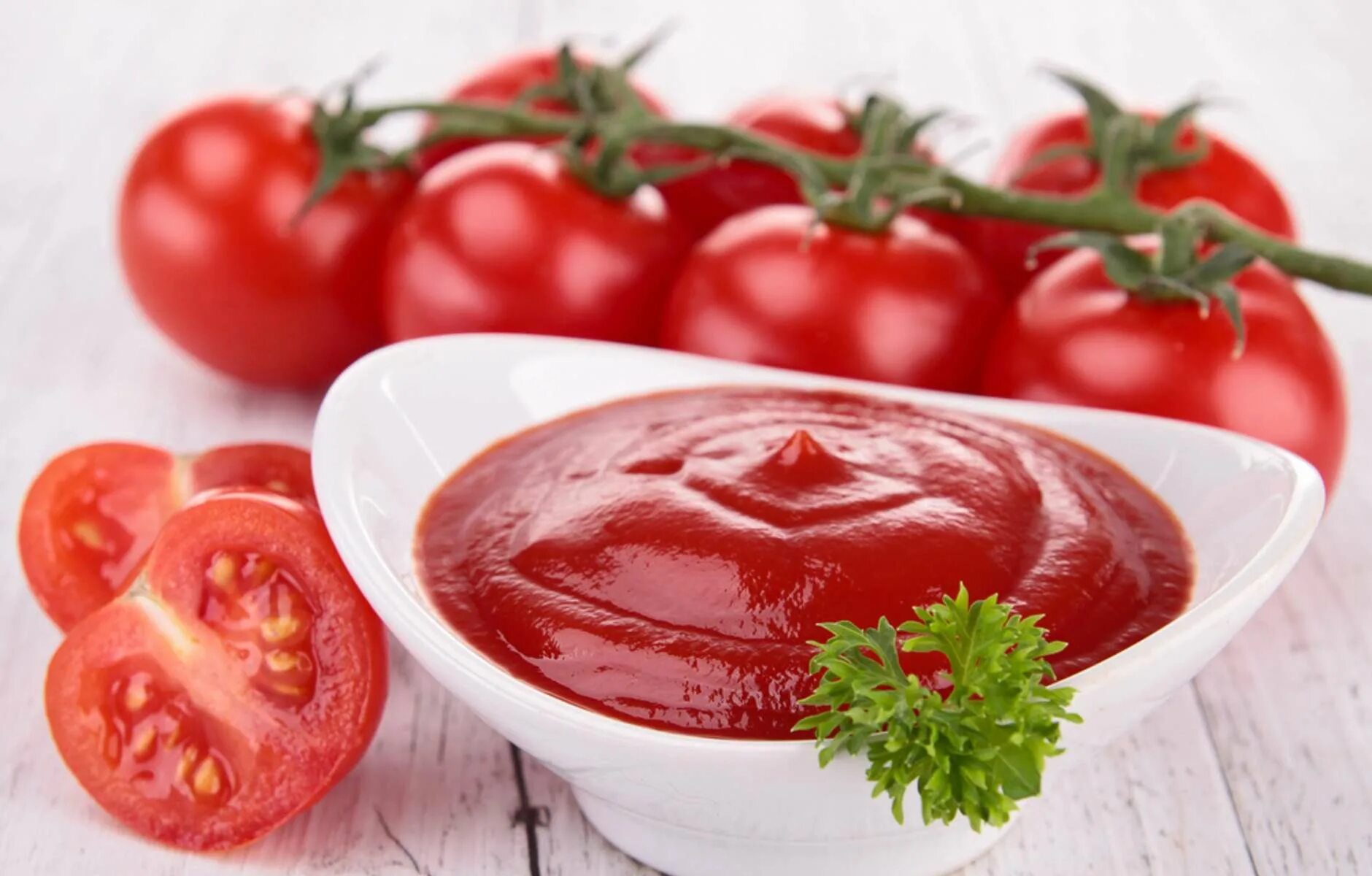 Tomato ketchup. Томатная паста кетчуп. Кетчуп "с-помидор" Чили 750г. Соус кетчуп. Кетчуп из томатной пасты.