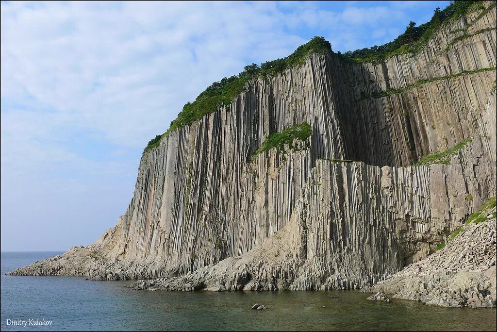 Island setting. Мыс столбчатый Кунашир. Мыс столбчатый Курильские острова. Мыс столбчатый Итуруп. Мыс столбчатый, о. Кунашир, Курильские острова.