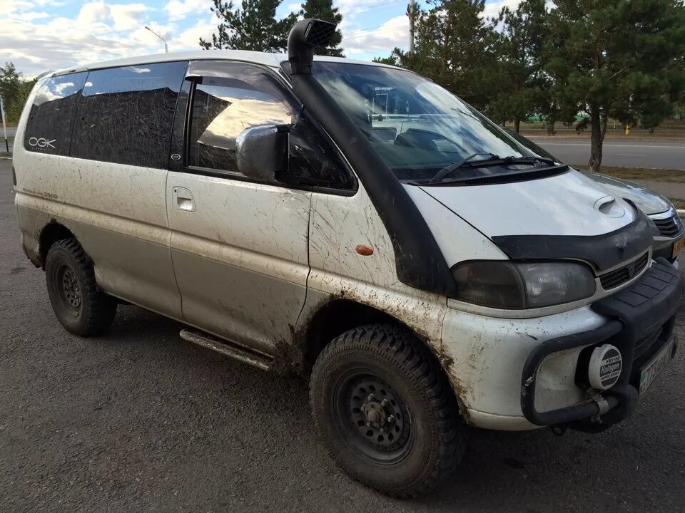 Delica l400. Mitsubishi Delica l400. Mitsubishi Delica 400. Шноркель Delica l400. Mitsubishi Delica 2.8.