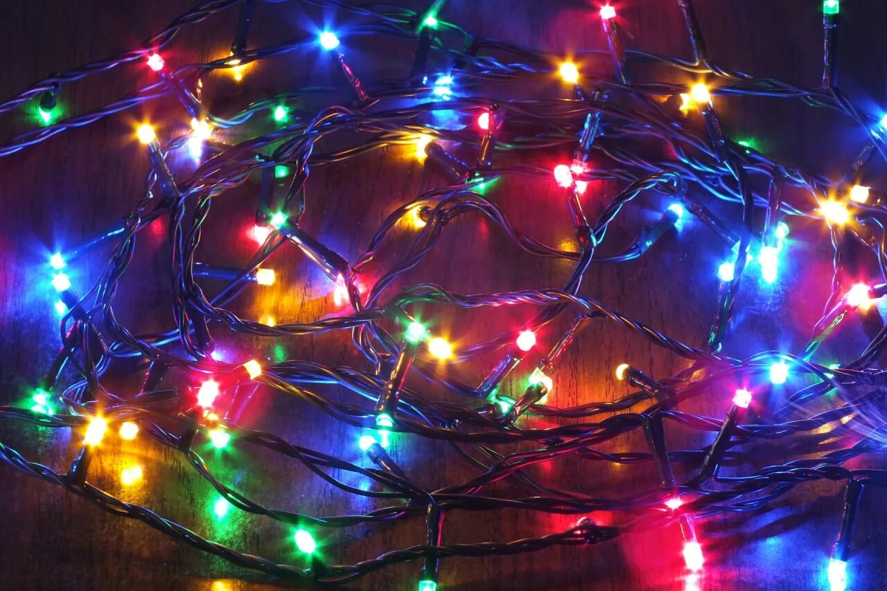 Гирлянду в 9. Гирлянда новогодняя. Гирлянда светодиодная вьюн сноу бум 9м, 100 led. Сноу бум гирлянда. Елочная гирлянда.