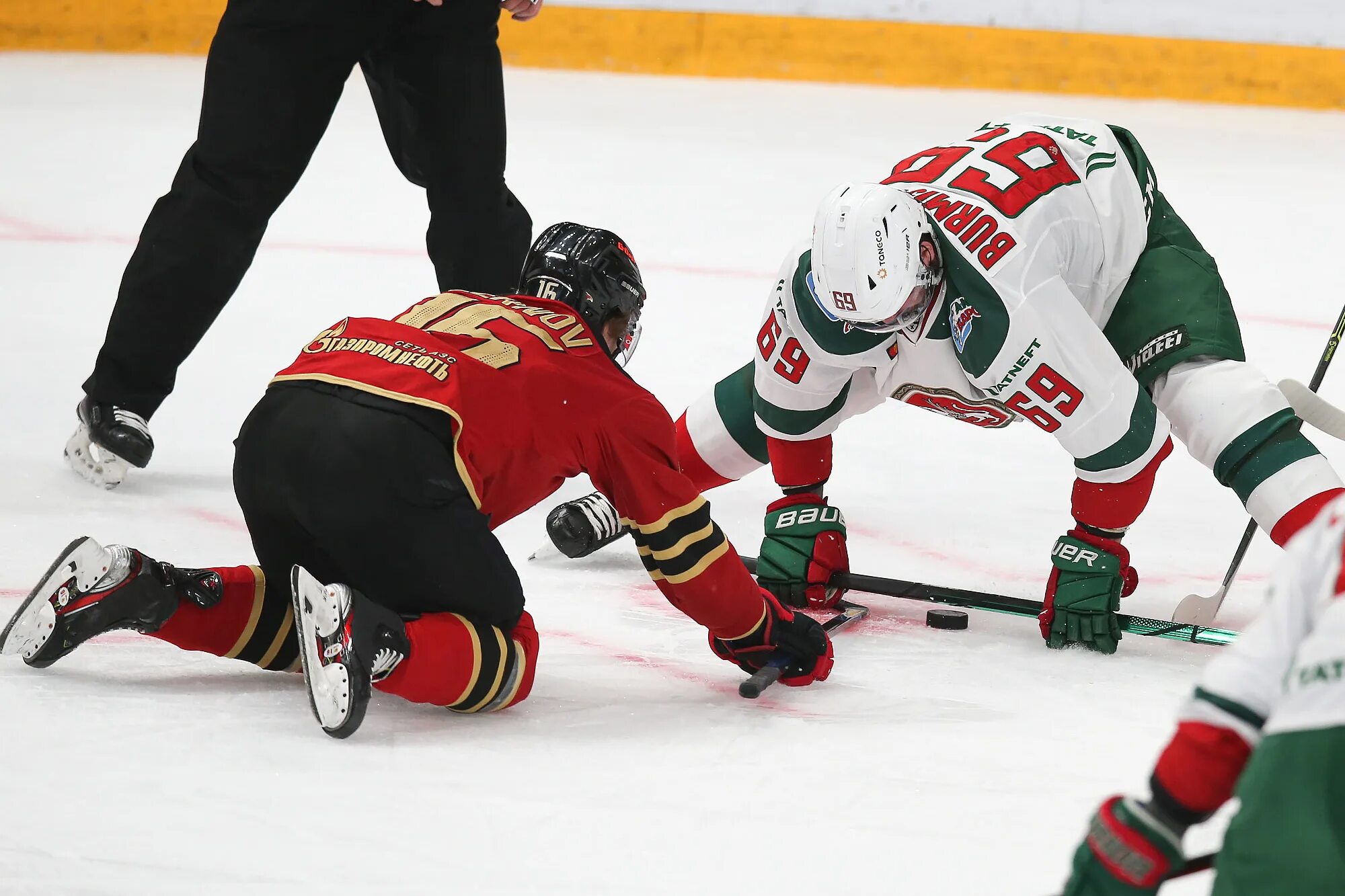 Ак барс результаты матчей. Ак барс казань хоккей. Шайба ак барс. Хоккей цска ак барс. Хоккейная команда ак барс.