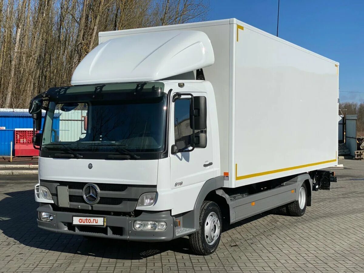 Продажа грузовиков 5 тонн. Mercedes-Benz Atego 818. Mercedes Atego 818. Мерседес Атего 5. Мерседес Атего 3.