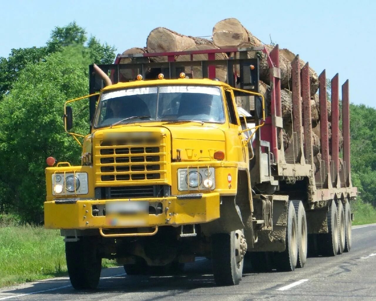 Юза 520 лесовоз. Nissan diesel лесовоз. Юза 520 лесовоз. Komatsu-nissan diesel knwf-12t. Ниссан юза 520.
