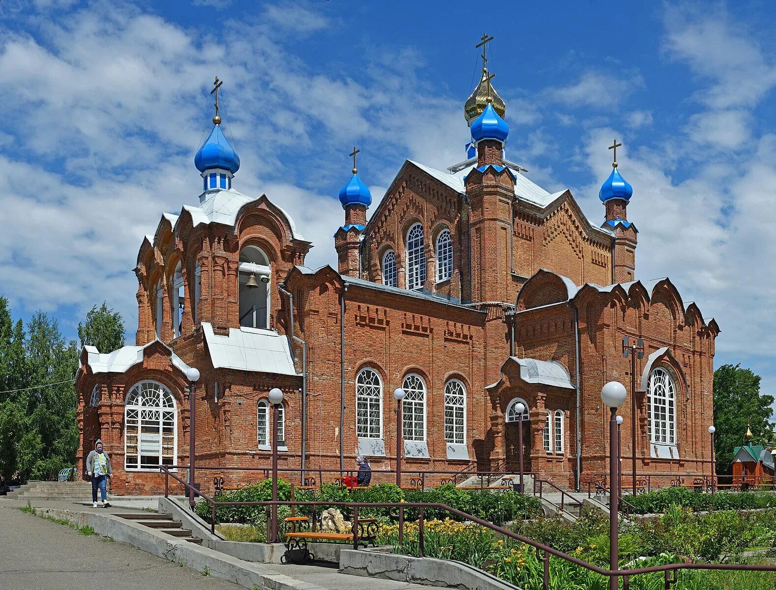 Лист бийск. Храм пресвятой богородицы бийск. казанская церковь бийск. церковь св. димитрия ростовского бийск. храм иконы божией матери казанская бийск.
