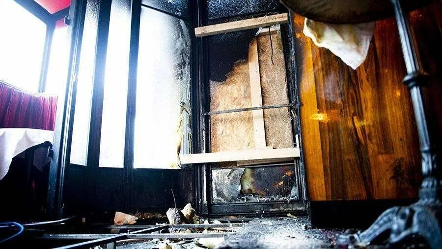 Пожар в тюмени. В затоне сгорело кафе. Пожар фото. Пожар в кафе. Поджог кафе.