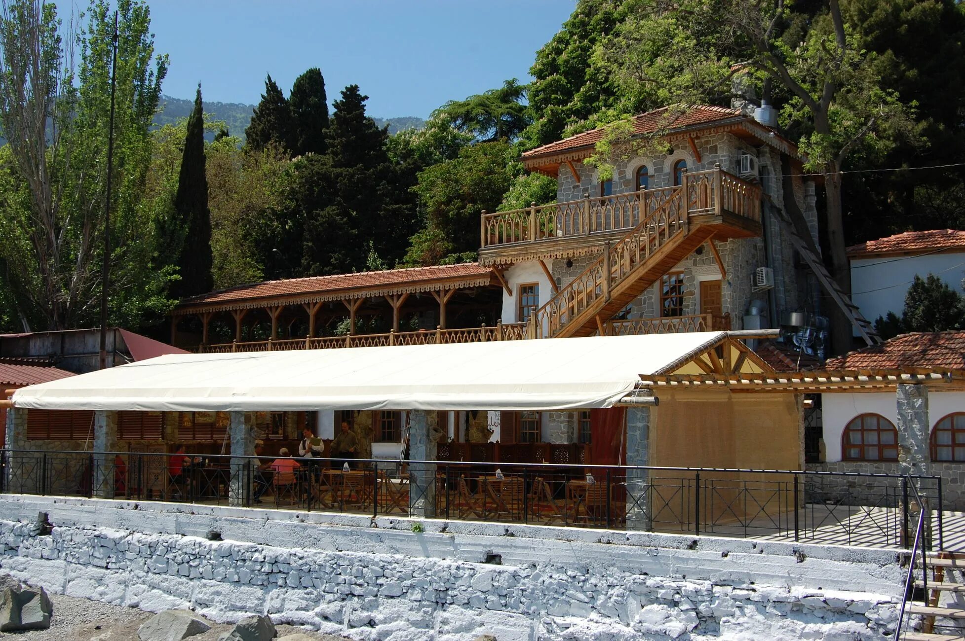 Лазарева мария сергеевна художник. Гурзуф или бахчисарай. Гурзуф крым 2020. Улочки гурзуфа живопись. Художник звольская крым.