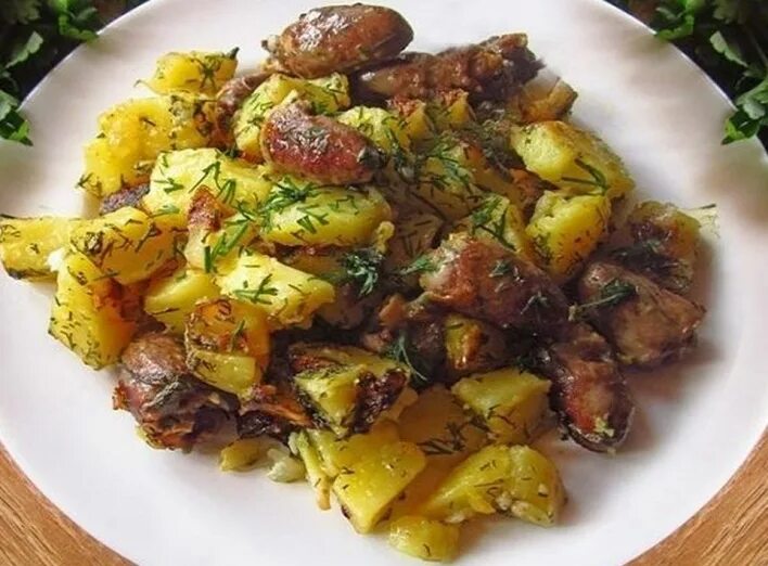 Жареные куриные сердечки с картошкой