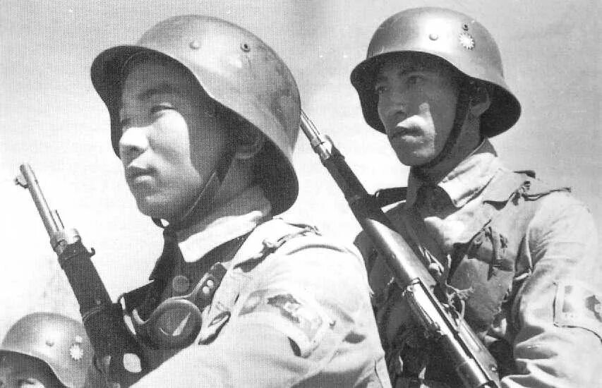 Как называют китайцы немцы французы. Армия Чан Кайши униформа. Солдаты Гоминьдана. Чан Кайши и китайские солдаты. Солдаты Японии второй мировой войны.