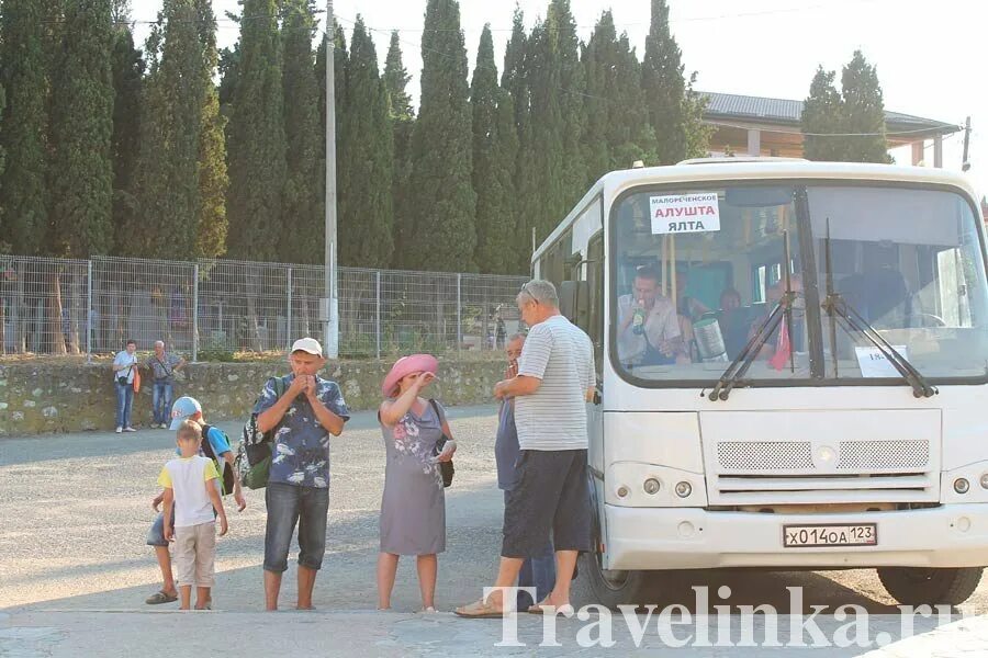 Автобус Алушта Ялта. Ялта автобус Эталон. Автобус 107 Ялта. Маршрутки Ялта.