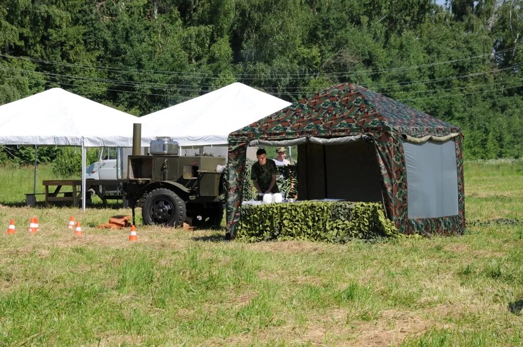 КП-125 Полевая кухня. Армейская палатка для КП-130. Полевой лагерь военнослужащих вс РФ кухня. Полевая кухня кп125 на мероприятии. Служба в полевых условиях