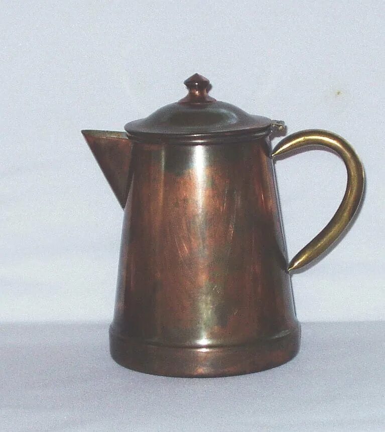 Кофейник эрг-al с носиком. Кофейник стоит. 0л "маяк". Гейзерная кофеварка 1933 референсы. Мокко кофеварка.