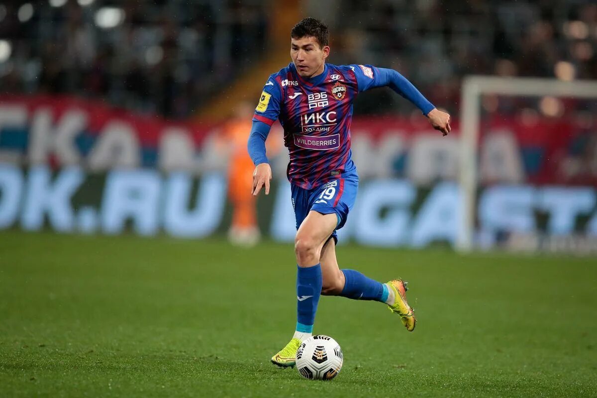 Бахтияр зайнутдинов. Бахтияр зайнутдинов цска. Бахтиёр батыржанович зайнутдинов. Бахтияр зайнутдинов цска. Бахтиер зайнутдинов сборная казахстана.