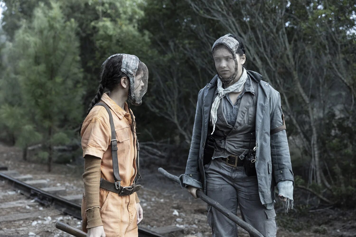 Бойтесь ходячих мертвецов 8ю. Бойтесь ходячих мертвецов: мертвецы под водой сериал 2022. Бойтесь ходячих мертвецов 8ю. Бейли гавулич. Альден ходячие мертвецы.