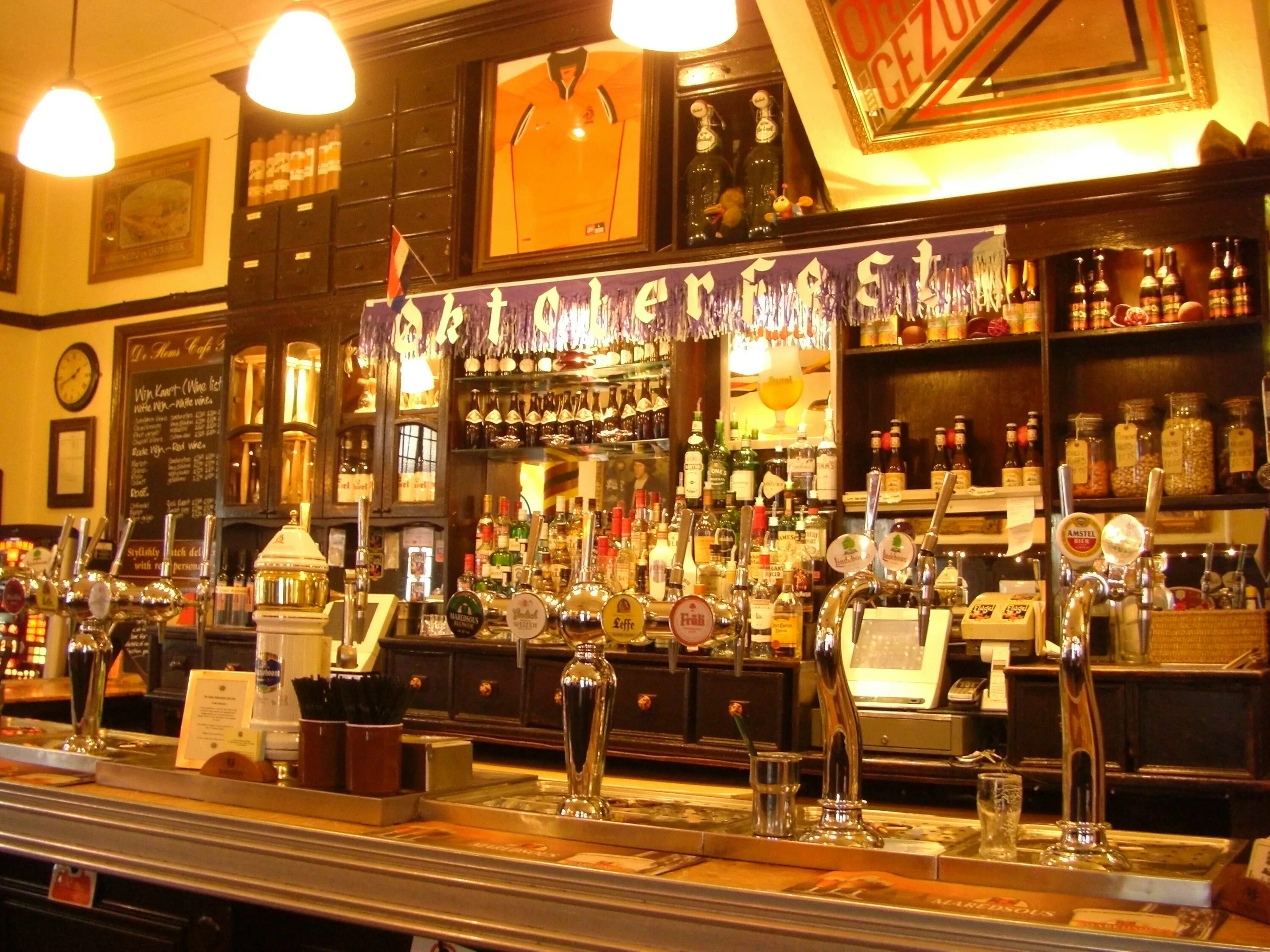 De bars. De bars. Рода-де-бара. De bars. Ресторан the speakeasy bar.