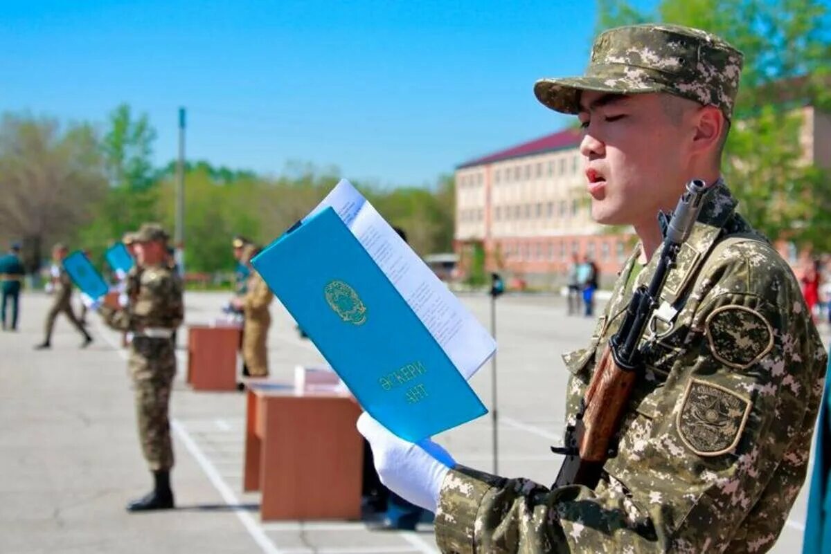 Военнослужащие Казахстана. Служба в армии Казахстана. Воинский призыв в Казахстане. Присяга в армии Казахстана. Служба в армии в казахстане