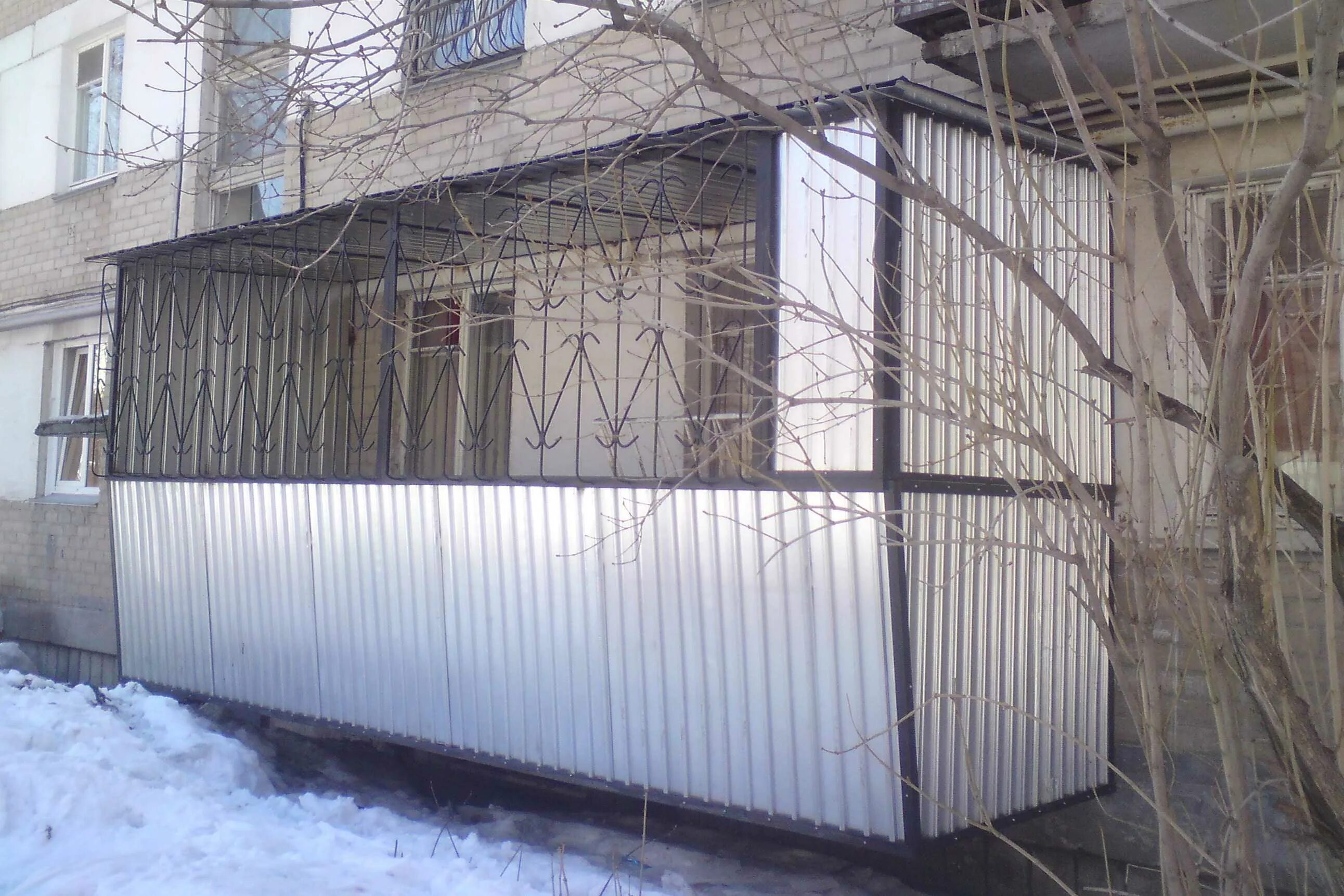 Пристройка 1 этаж. Пристройка балкона на первом этаже. пристрой балкона на первом этаже. пристроенный балкон на первом этаже. пристройка к многоквартирному дому.