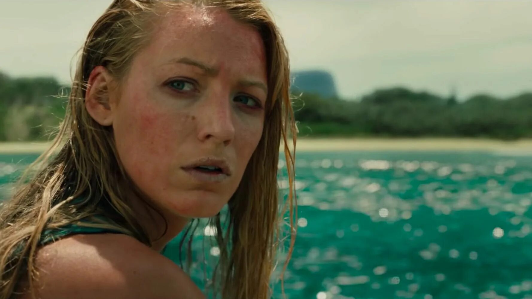 Включи отмель. Блейк лайвли отмель. отмель фильм 2016 блейк лайвли. the shallows 2016 блейк лайвли. блейк лайвли кадры из фильма.