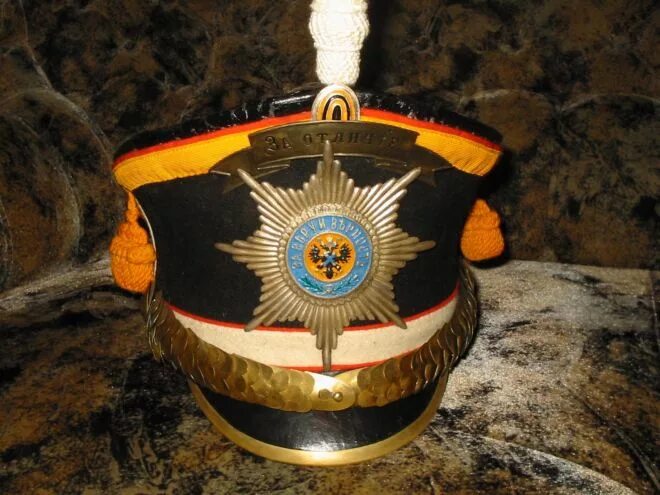 кивер белый серебряный. шапка гусаров гвардия 1878. гусарская шапка 1812 года. кивер чёрных гусар. кивера мажоретка.