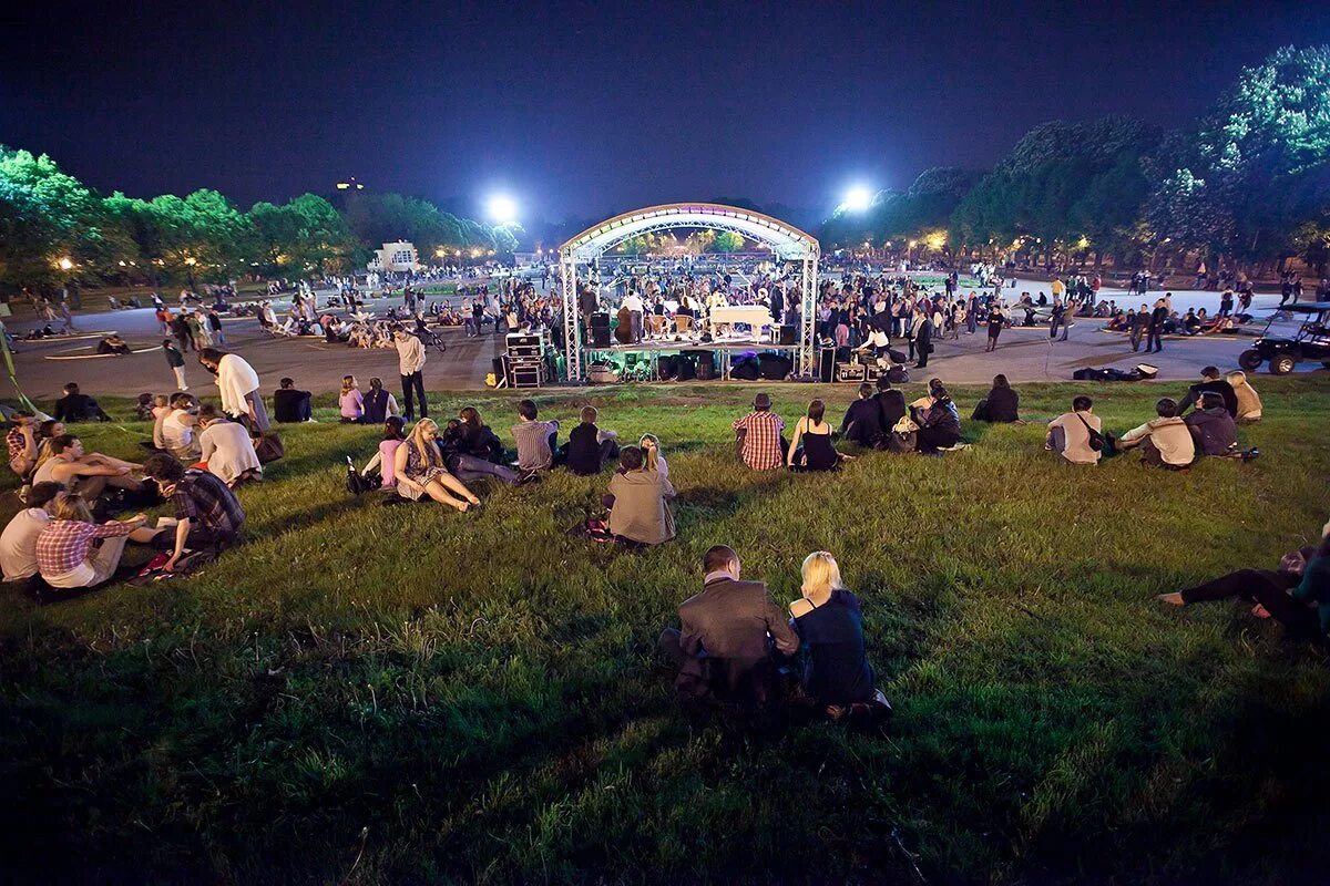 Парк Горького. Парк культуры Горького. Московский парк Горького. Парк Горького Москва лето. На открытом воздухе хорошо