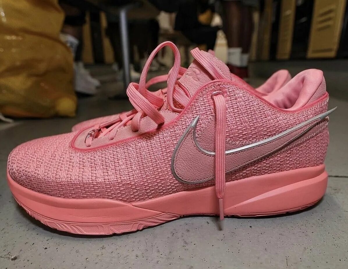 Найк 20. Nike LEBRON 20. Nike LEBRON 20 Pink. Nike LEBRON 19 Pink. Nike Air LEBRON 20.