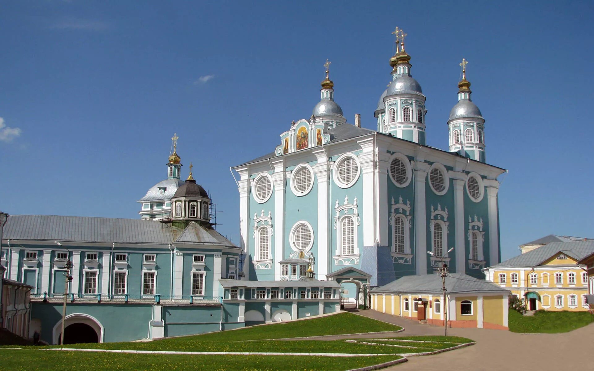 Свято успенский смоленск. Смоленск храм Успенский.