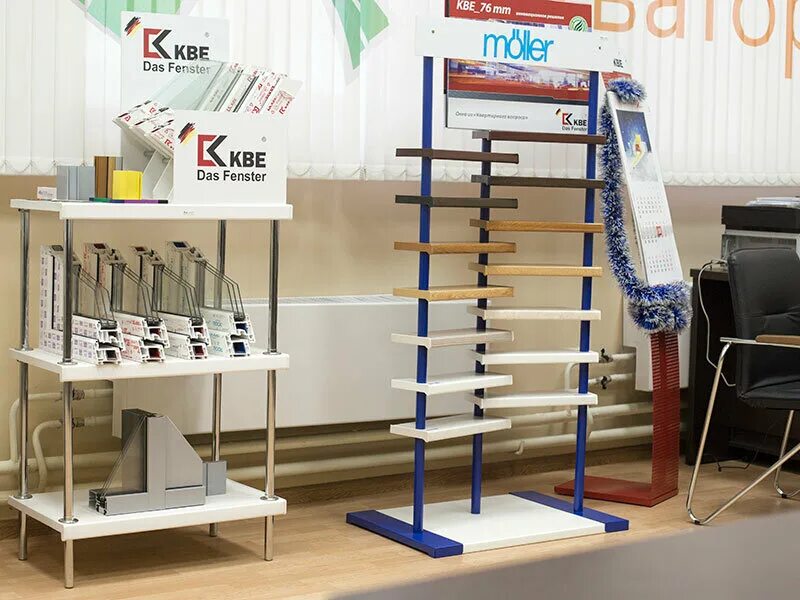 обрамление окон в каркасном доме. подставка для цветов на окно. шаг стоек под утеплитель 600. стеллаж кедр наоконный. стойка для цветов на подоконник.