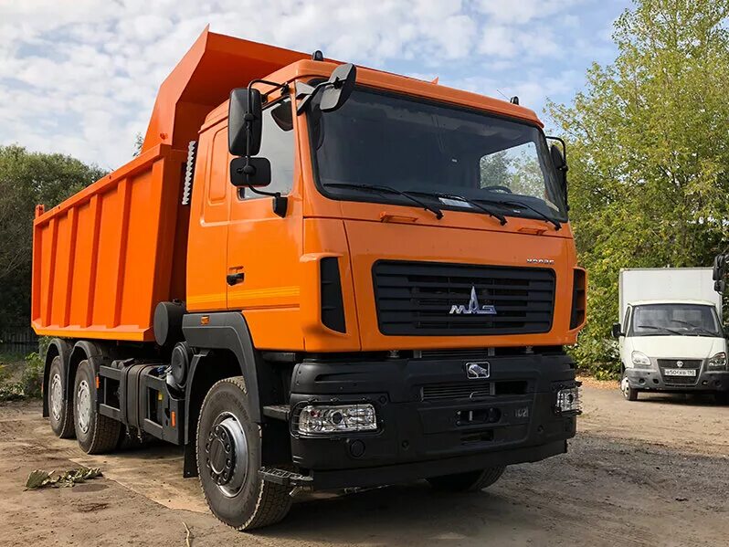Маз самосвал 2022. Маз-65012j-8535-000 зерновоз. Самосвал маз 6516е8-520-000. Маз 650128-8570-000. Маз-5550 самосвал.