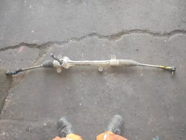 Рейка тойота ноах. Тойота ноах sr50 рулевой кордар. Рейка тойота ноах. Рулевая крестовина тойота ноах. Рулевая рейка azr60.