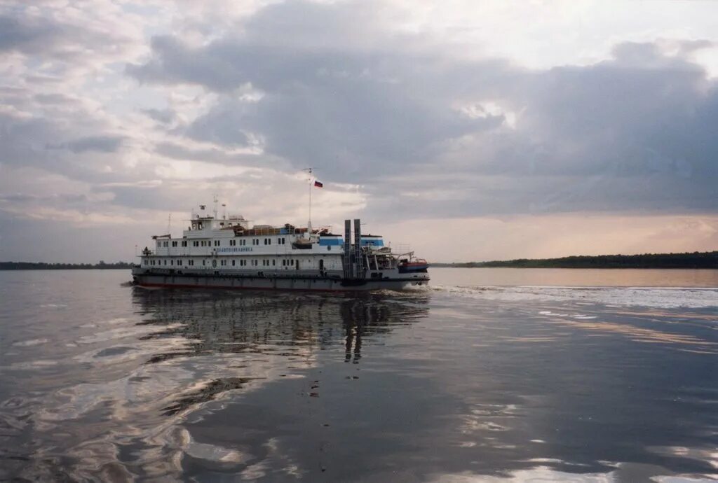 Обь вода колпашево. Колпашево река Обь. Река Обь, г. Колпашево, Томская область.. Колпашево река. Правая Обь Колпашево.