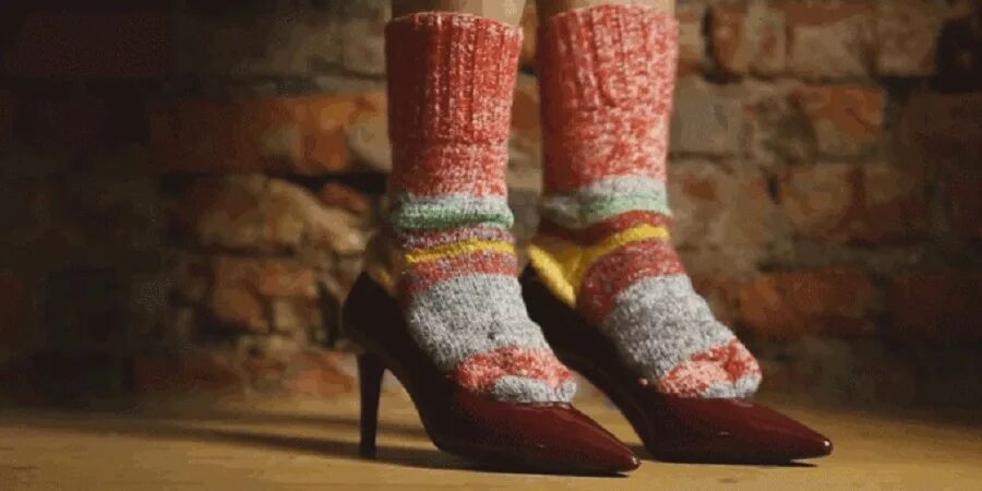 Лабутены и шерстяные носки женские смешные. Вязаные носки спицами. Как растянуть шерстяные носки. Оригинальные вязаные носки. Как растянуть шерстяные носки.