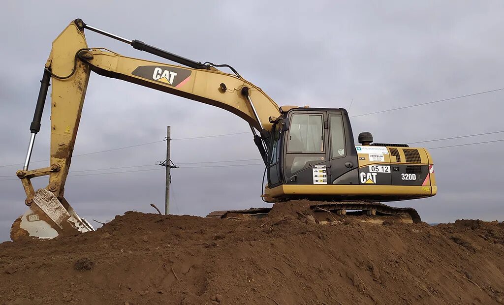 Машиниста гусеничного экскаватора вахта. Комацу Cat 320. Собственник экскаватора. Машинист гусеничного экскаватора вахта. Cat 320 41-36 РХ 78.