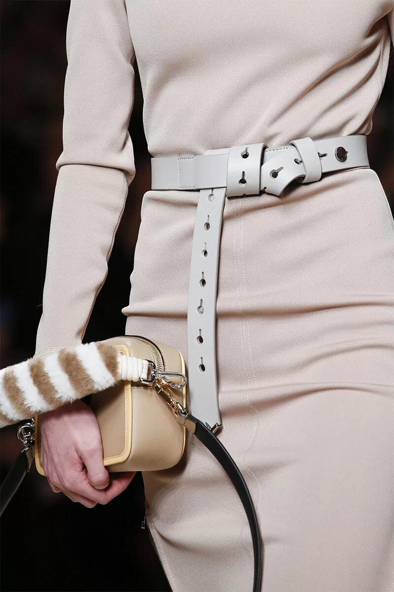 Gucci marmont tan ремень. сумка мейсон марджела. длинный ремень на пояс. платье с широким ремнем. ремень женский модный.