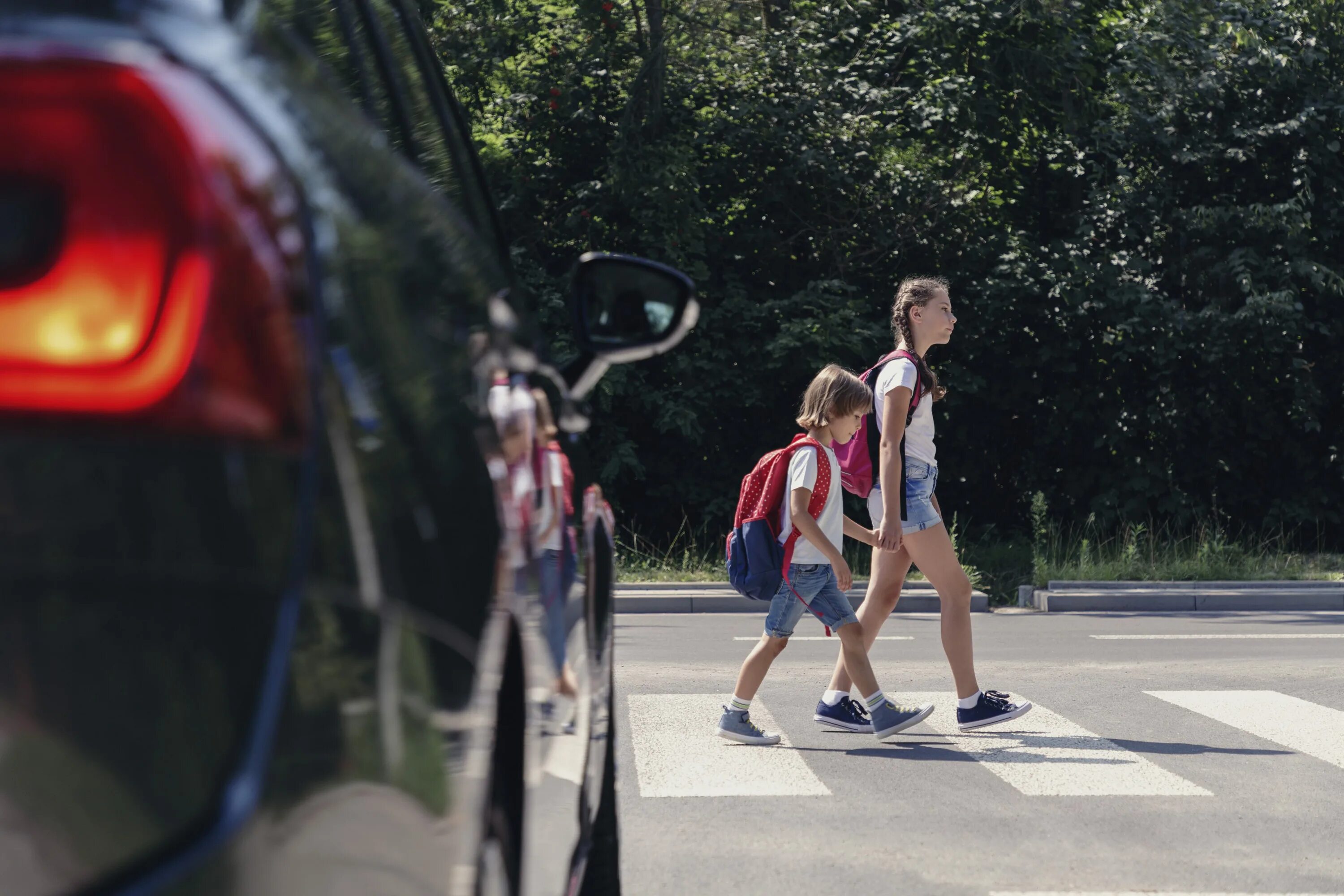 Дети на дороге. Пешеходный переход. Пешеход фото. Безопасность на дороге.