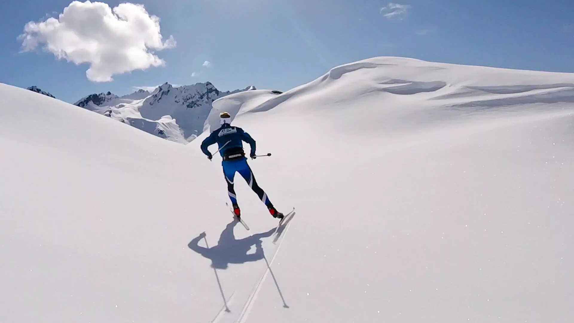 Горнолыжный спорт. Лыжник. Лыжи спорт. Горные лыжи спорт. Ski diving