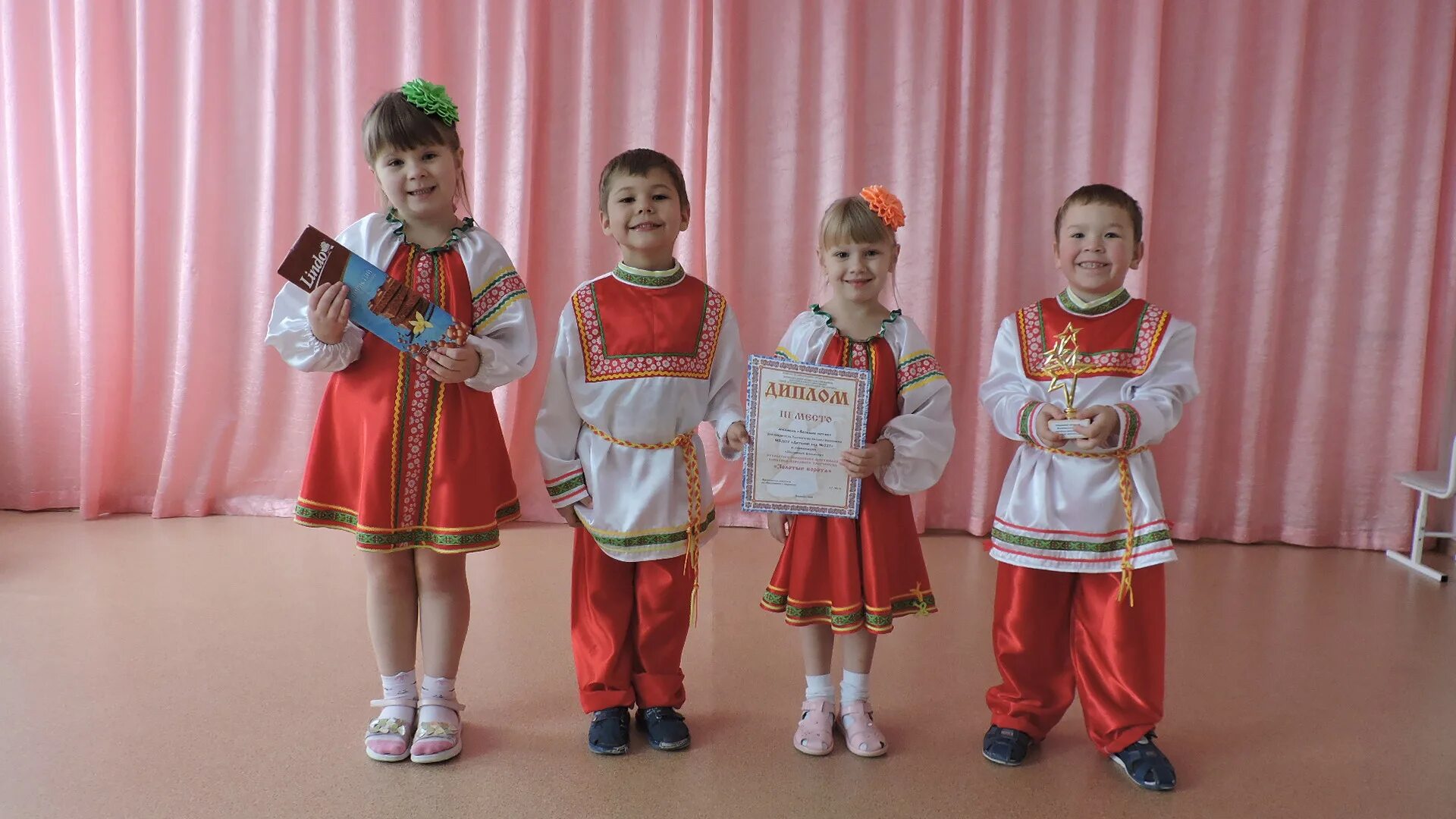 Народное творчество конкурс в садике. Конкурсы для детей. Конкурс народные творчества золотые ворота работы для детского сада. Конкурс национальный наряд в детском саду.