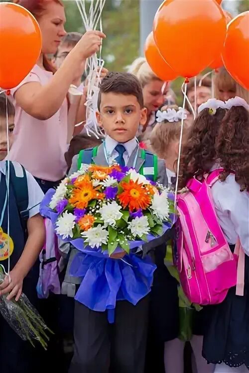 Проведение 1 сентября. Проведение 1 сентября. 1 сентября дети в школу. Фото прогимназия 51 белгород. Линейка в школе.