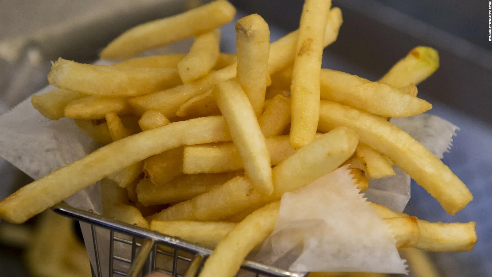 Read and circle. Can i have food worksheet. Can i have some worksheets. Чипсы. I love chips чипсы.