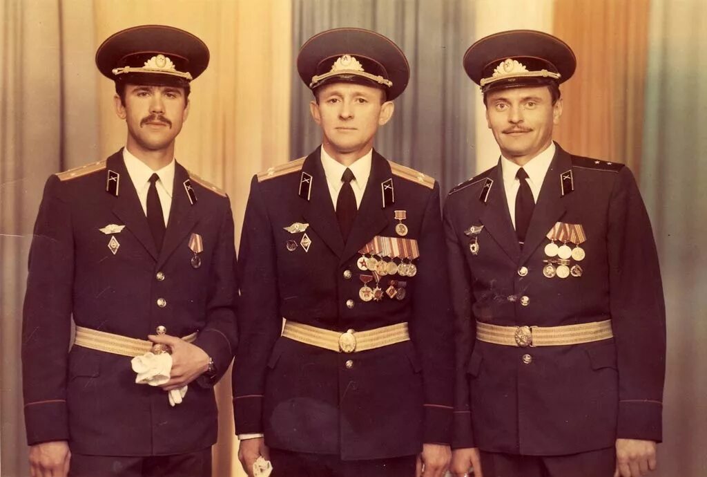 Склонение имен числительных таблица. Склонение количественных числительных таблица. Склонение числительных по падежам таблица. Семьдесят в соответствующей форме. Семьдесят в соответствующей форме.