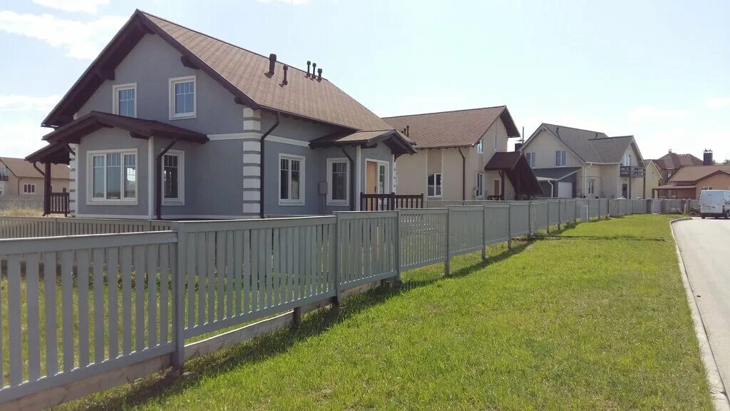 Деревня малинки. Малиновка виладж челябинск. Деревня малинки московская область. Малиновка виладж челябинск. Малинки деревня.